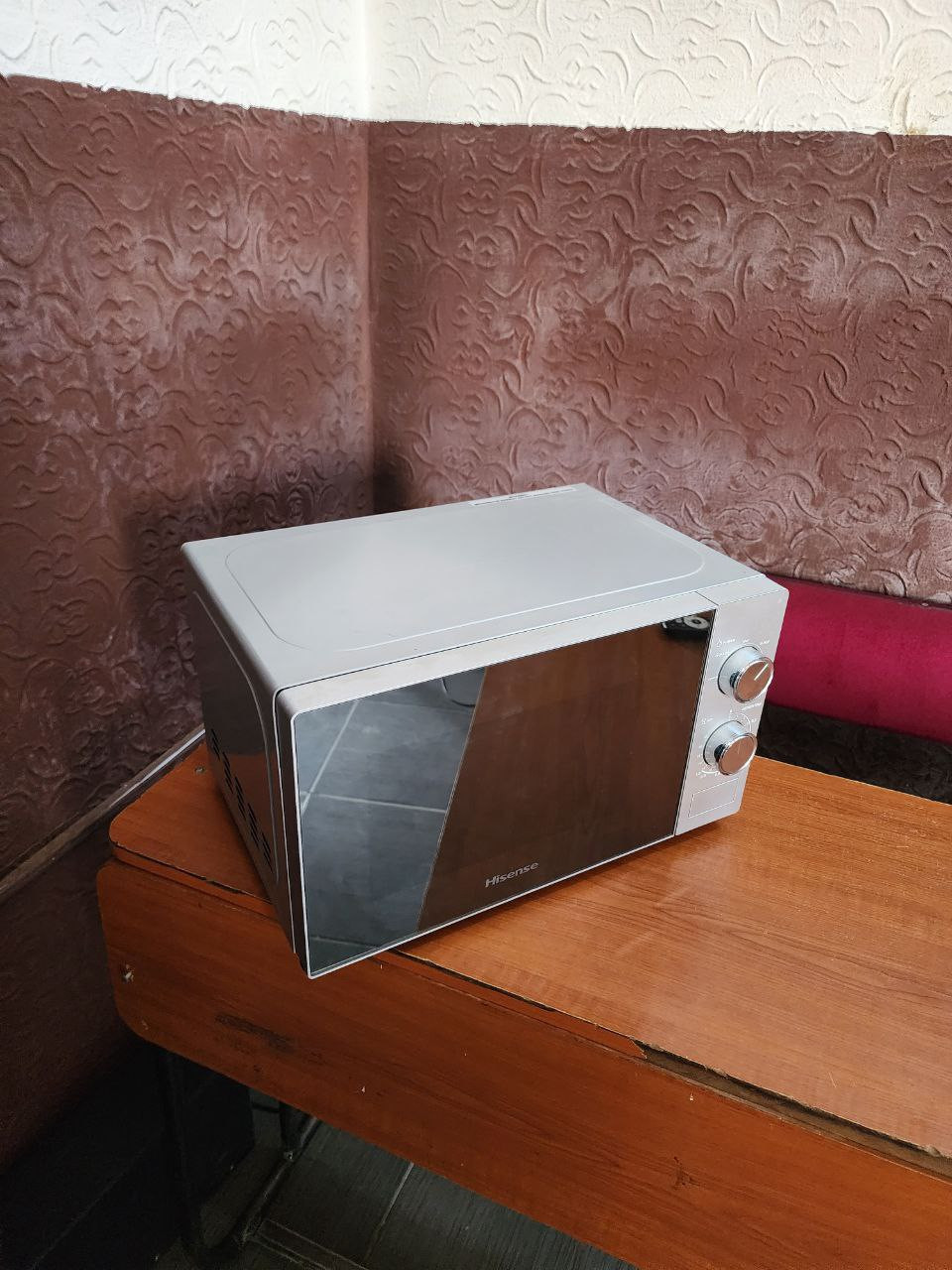 Very clean Microwave hisense H20moms10