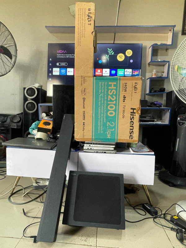 VERY CLEAN 240 WATT HISENSE SOUND BAR WITH REMOTE AND CARTON