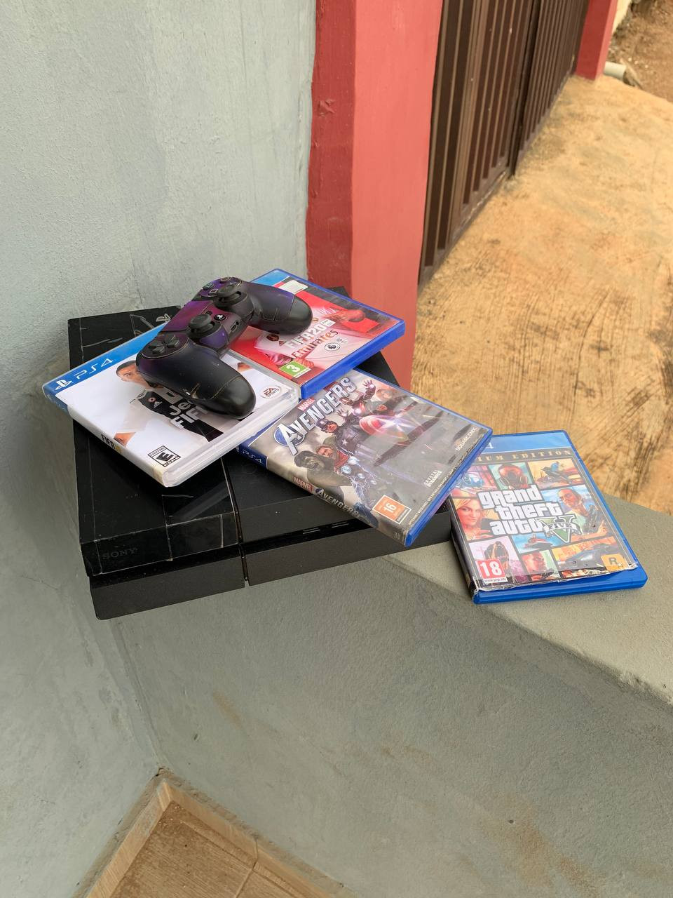 V.Clean 1 Month Used, 500Gb PlayStation 4 With 1Pad and 4 Different Cd Games For-Sale [ Product Code >> 0302 ]