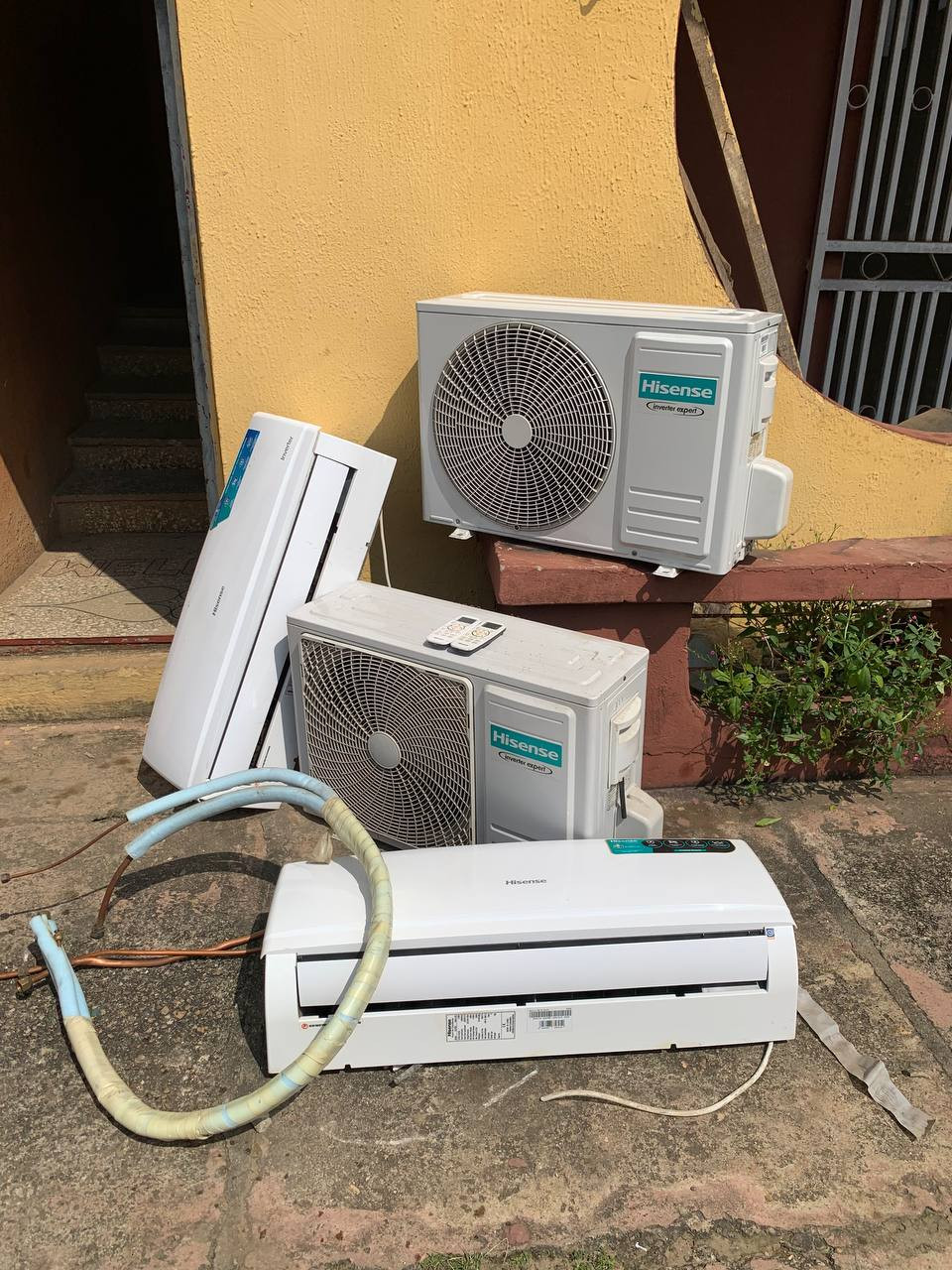 V.Clean, 4Months Used, 2Hp Hisense  Inverter, Air-Conditioner Coming with Kit2, Remote, Already Filled Gas For-Sale