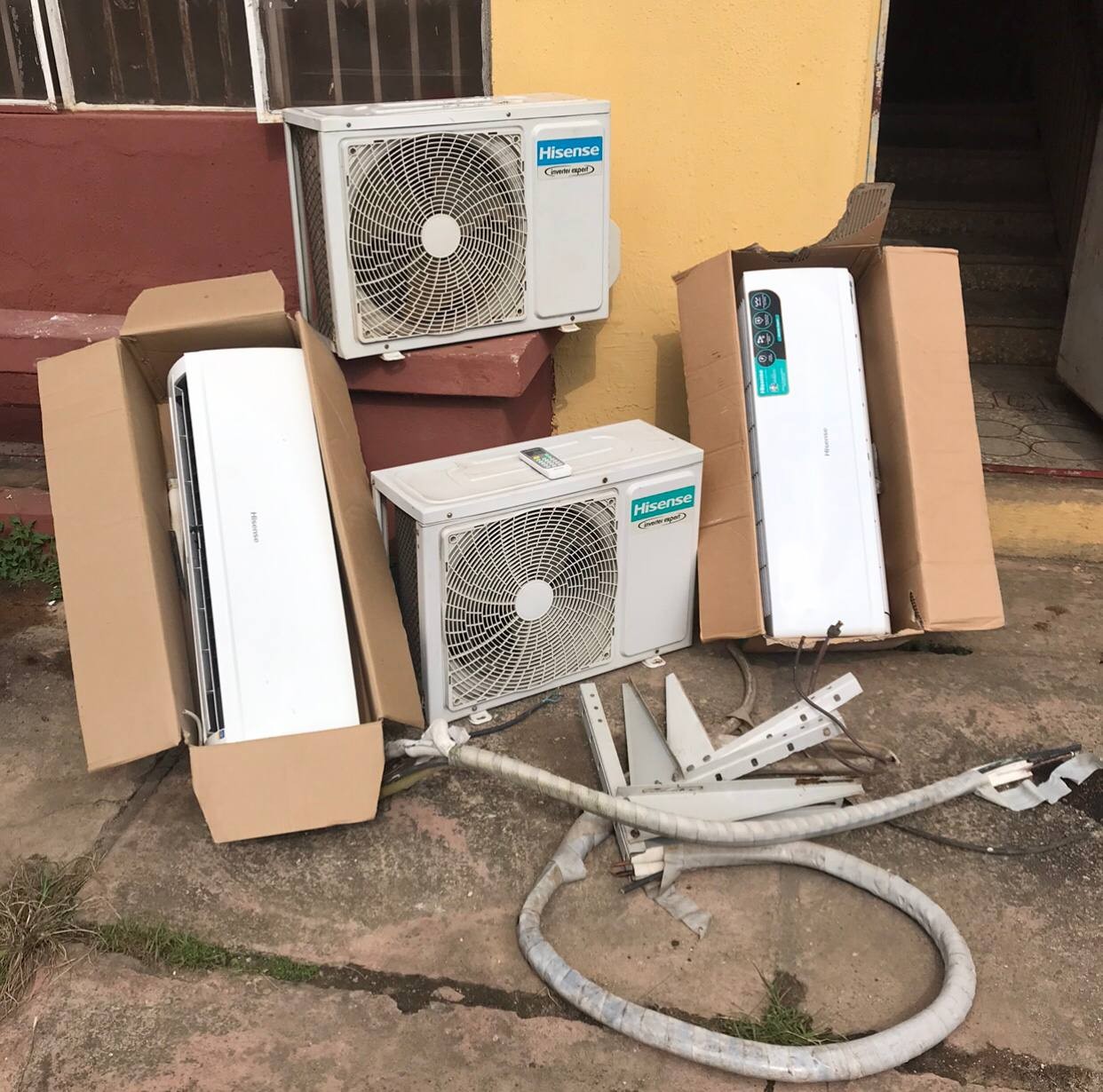 V.Clean, 1.5Hp Hisense Inverter Air Conditioner With the full kit, Outdoor Hanger For-Sale