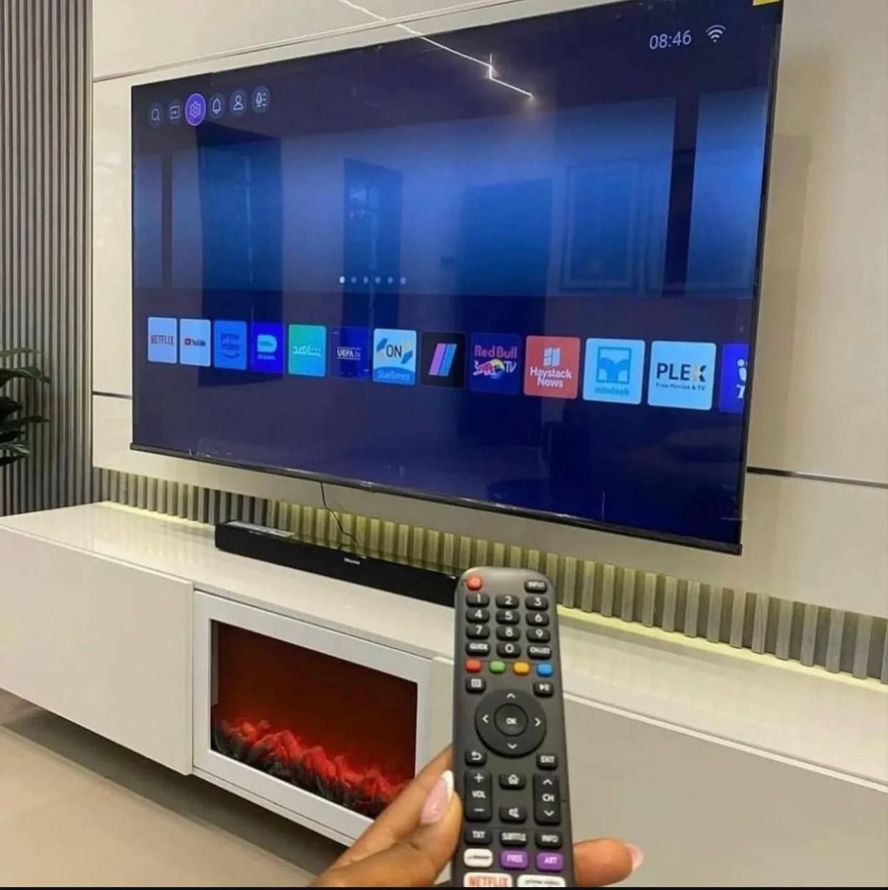 Few months used 50 inches Hisense smart tv with Carton for sale..
