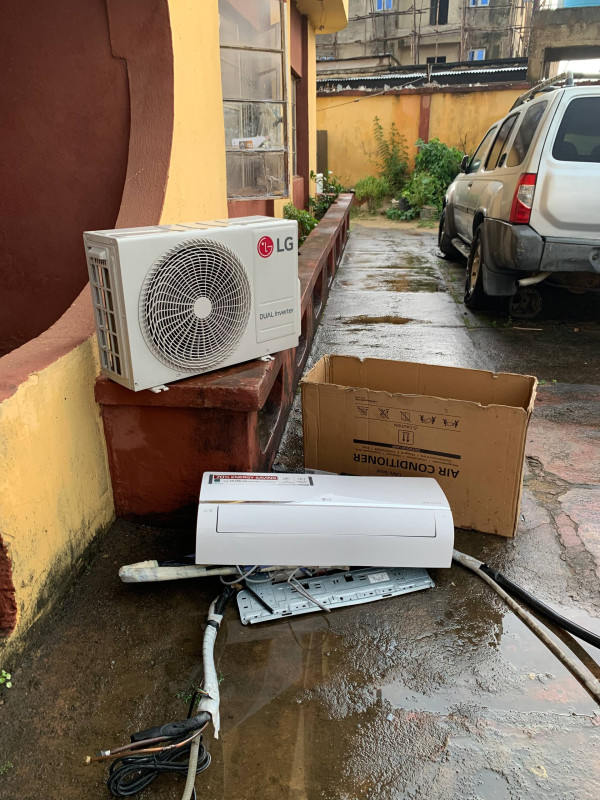 V.Clean, 2Month Used, 2026 Model 1.5Hp LG Dual Inverter Air-Conditioner With Kit Already Filled Gas, Indoor and Outdoor Hanger For-Sale  [ Product Code >> 0821 ]