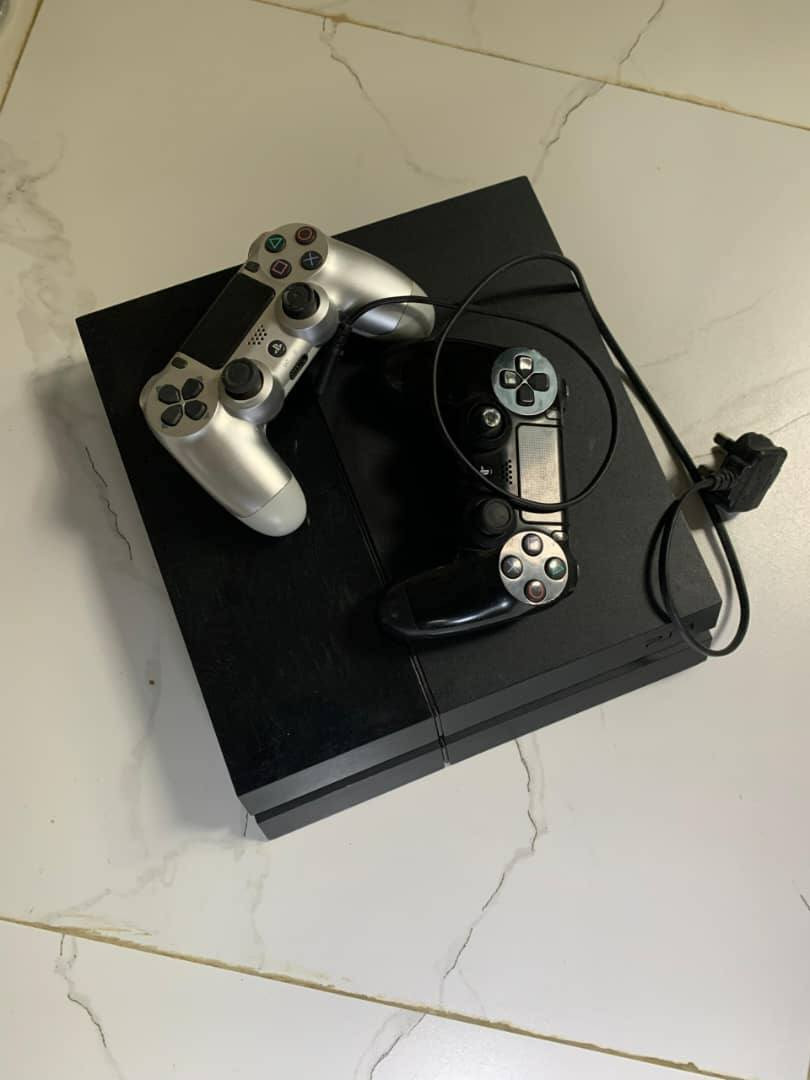 V.Clean Hacked PlayStation 4 With 2 Controller and 5 Different Installed Games For-sale [ Product Code >> 0524 ]