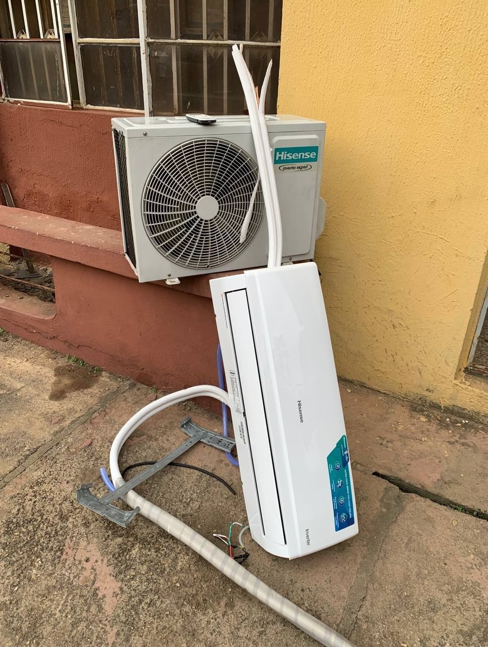 V.Clean, 1 Month Used, 2024 Latest Model 1.5Hp Hisense Inverter With Kits, Already Filled Gas & Indoor Hanger For-Sale