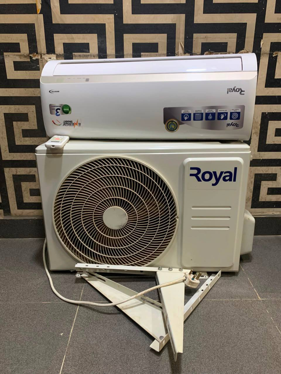 V.Clean 1Hp Royal Inverter Air-Conditioner With Gas, Inner and Outdoor Hanger For-Sale [ Product Code >> 0689 ]
