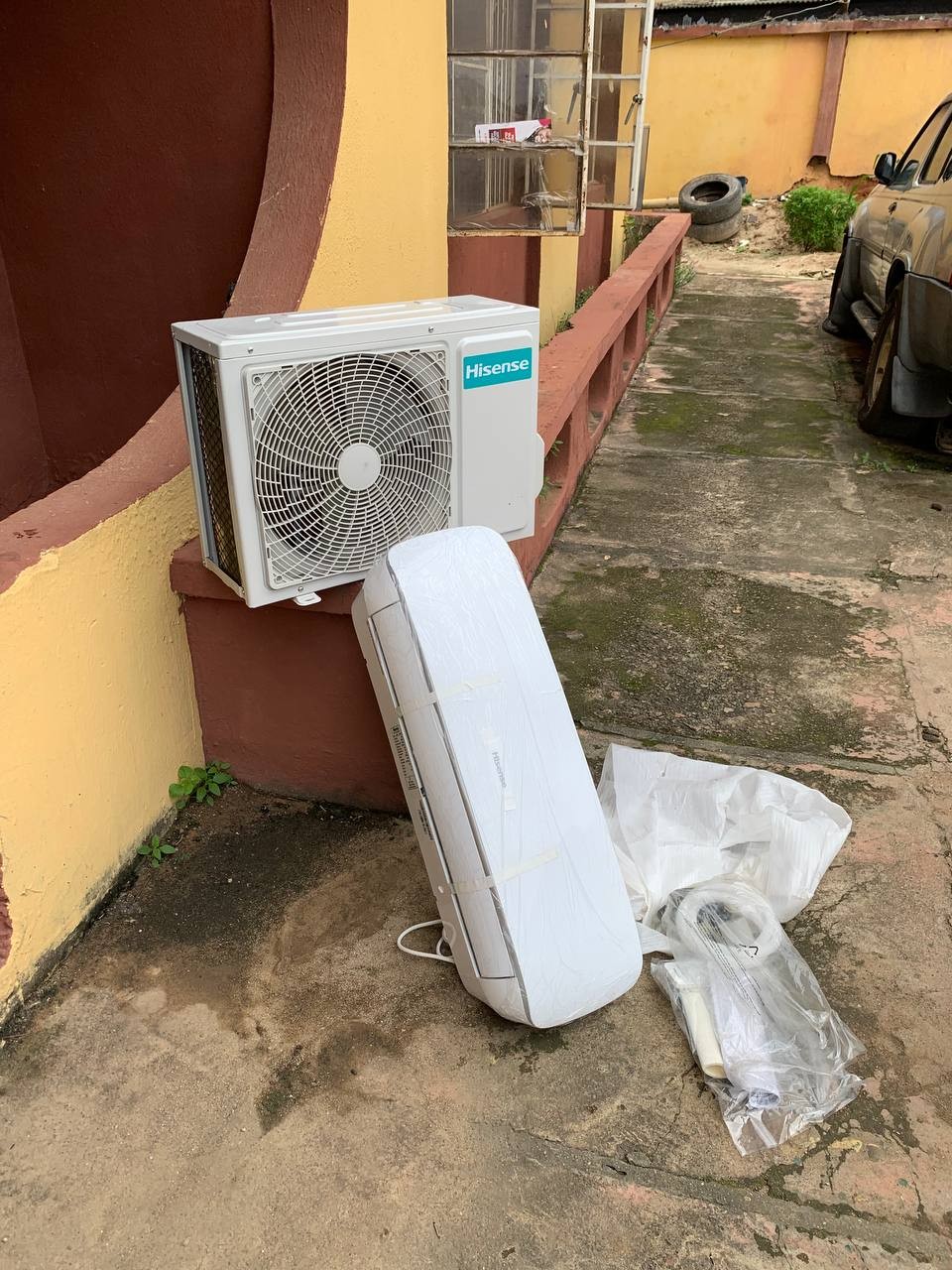 Awoof Brand New 1Hp Hisense Air-Conditioner With Indoor Hanger For_Sale