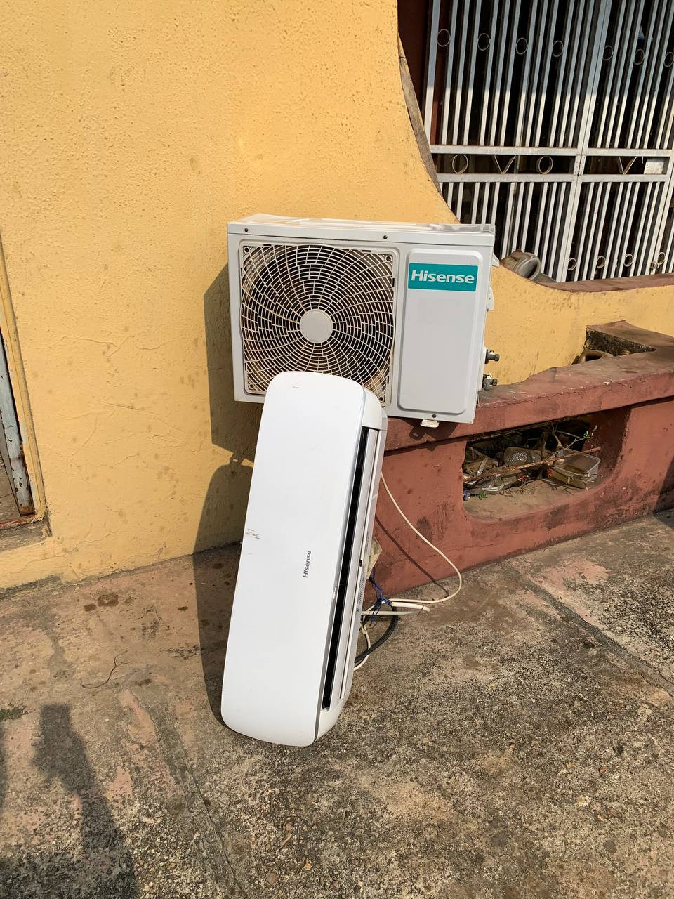 V.Clean 1Hp Low Voltage Storage Hisense Air-Conditioner With Already Filled Gas, Inner and Outdoor Hanger  [ Product Code >> 0274 ]