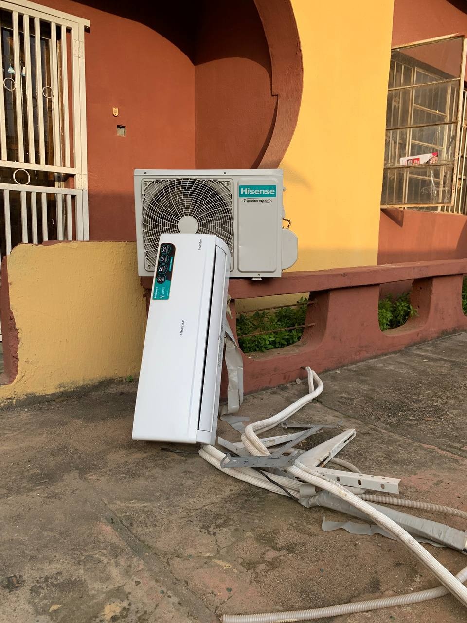 V.Clean 1.5Hp Hisense Inverter Air-Conditioner With Already Filled Gas, Kit, Indoor & Outdoor Hanger For-Sale