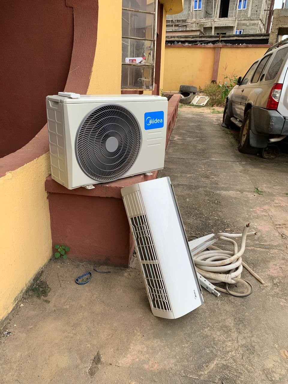 V.Clean 2Months Used, 2025 Model, 1Hp Midea Air-Conditioner With Kit and Out door Hanger For-Sale