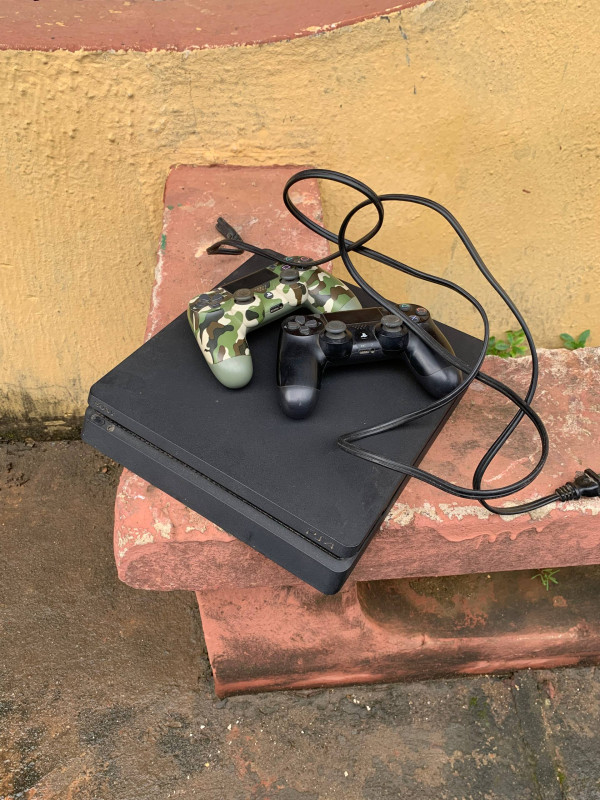 V.Clean Hacked Slim PlayStation 4 With 10 different Installed Game and 2 Controller For-Sale  [ Product Code >> 0695 ]