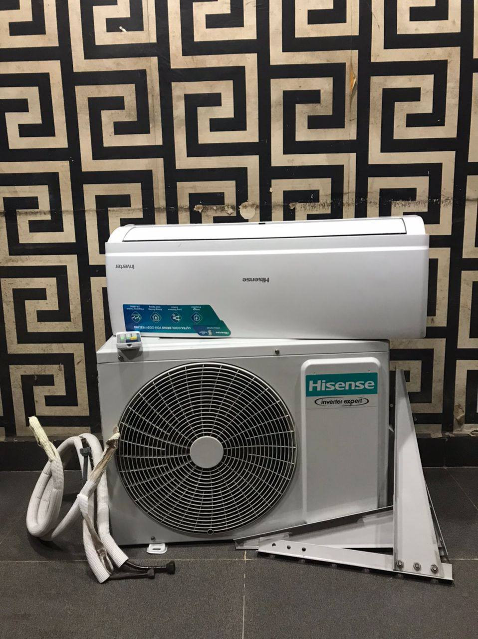❌❌SOLD-OUT❌❌   Clean 1.5Hp Inverter Hisense Air-Conditioner With The Full Kit, Already Filled Gas, Outdoor and Indoor Hanger For-Sale