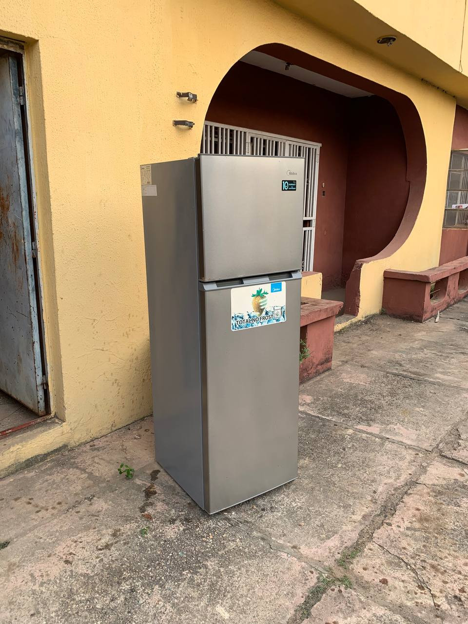 Clean 252 Litters, Midea Elegant Double Door Fridge HD-333F For-sale