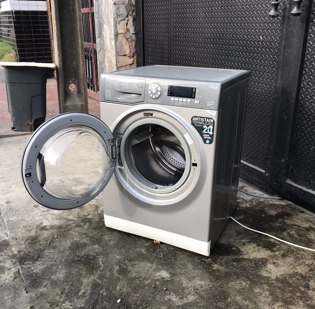 ❌❌SOLD-OUT❌❌ Clean 9Kg Hot-Point Automatic Washing Machine For-Sale