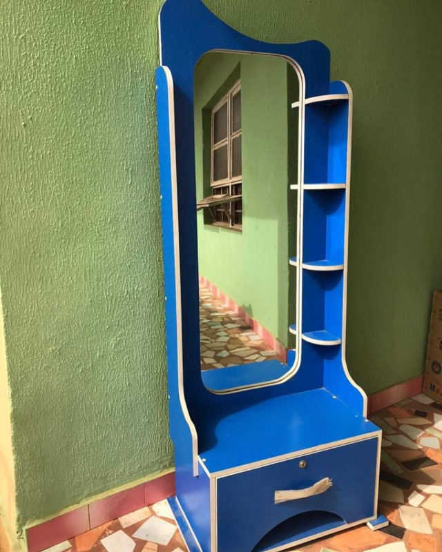 Mirror frame table