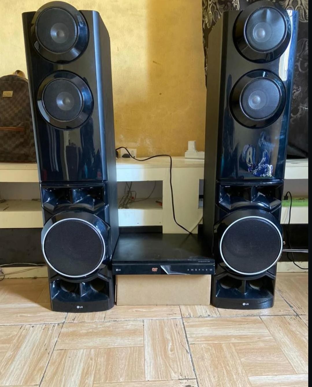 Super clean LG 1,250watts bodyguard sound system