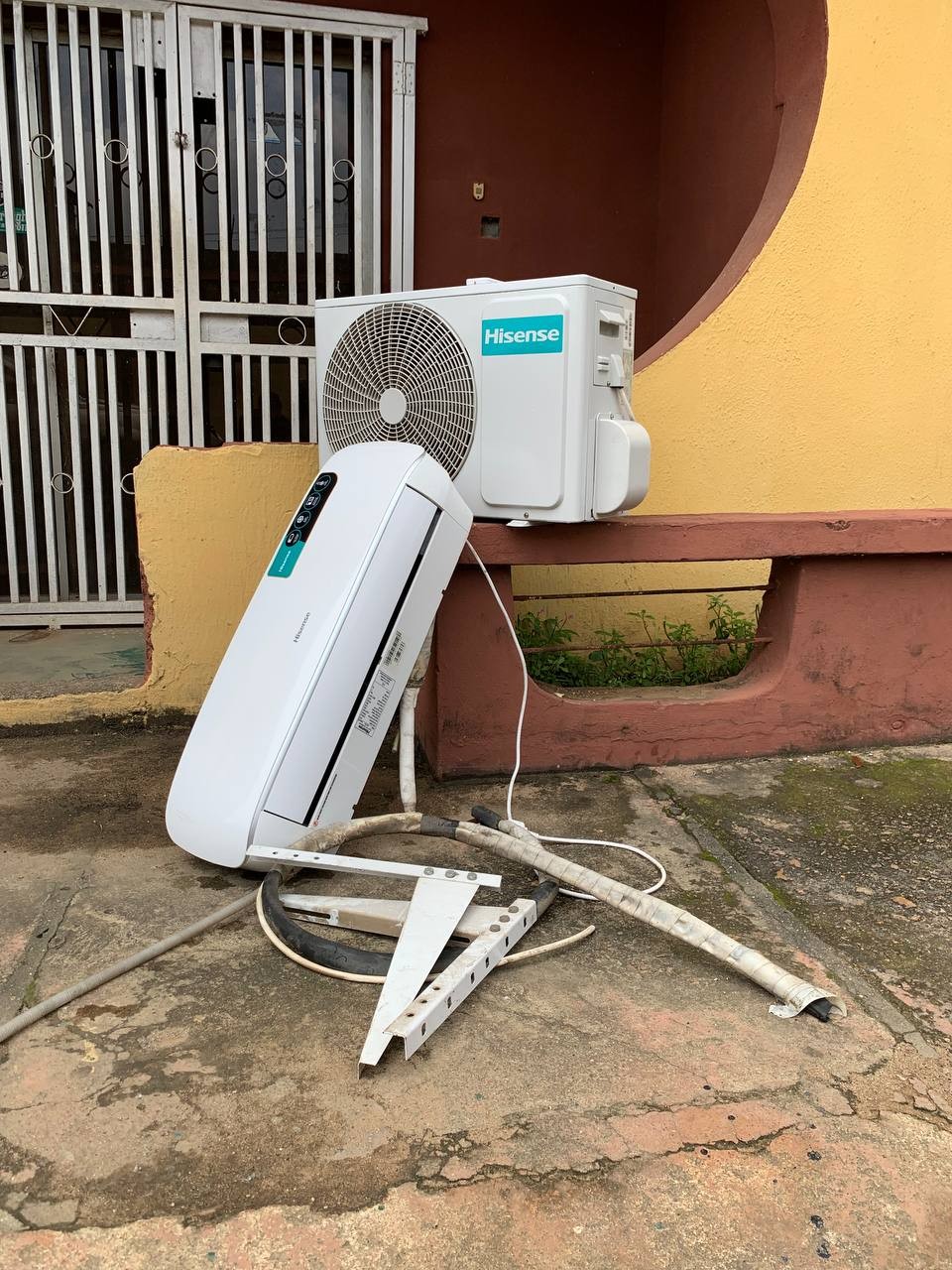 V.Clean 3Months Used 1.5Hp Low Voltage Storage Hisense Air-Conditioner With Kit, Already Filled Gas and Outdoor Hanger For-Sale