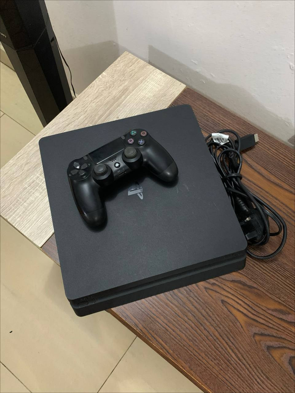 ❌❌SOLD-OUT❌❌   V.Clean Slim PlayStation4 One Controller and One Installed Games (FC25) For-Sale