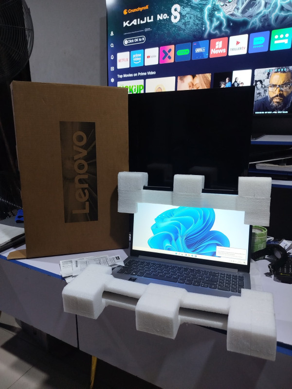 ❌❌SOLD-OUT❌❌  BARELY USED ULTRA SLIM LENOVO IDEAPAD 82LX INTEL CELERON N4500 2 CORES 2 LOGICAL PROCESSORS 8GB RAM 256GB SSD UHD GRAPHIC DISPLAY WITH PRIVACY SHUTTER HD CAMERA OVER 6 HOURS BACKUP AND C