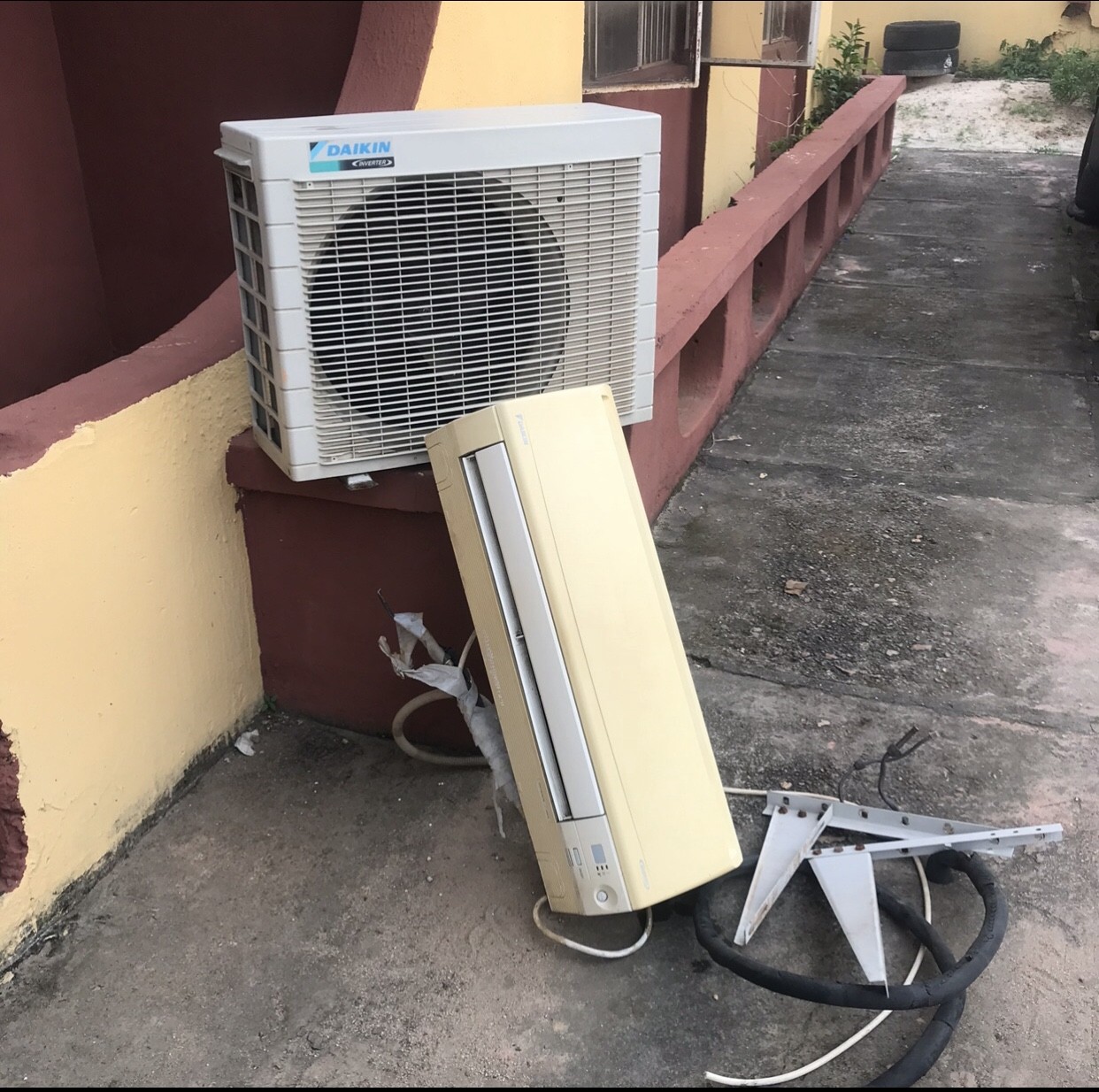 ❌❌SOLD-OUT❌❌ ... Clean 1.5Hp Daikin Inverter Air-Conditioner For-Sale