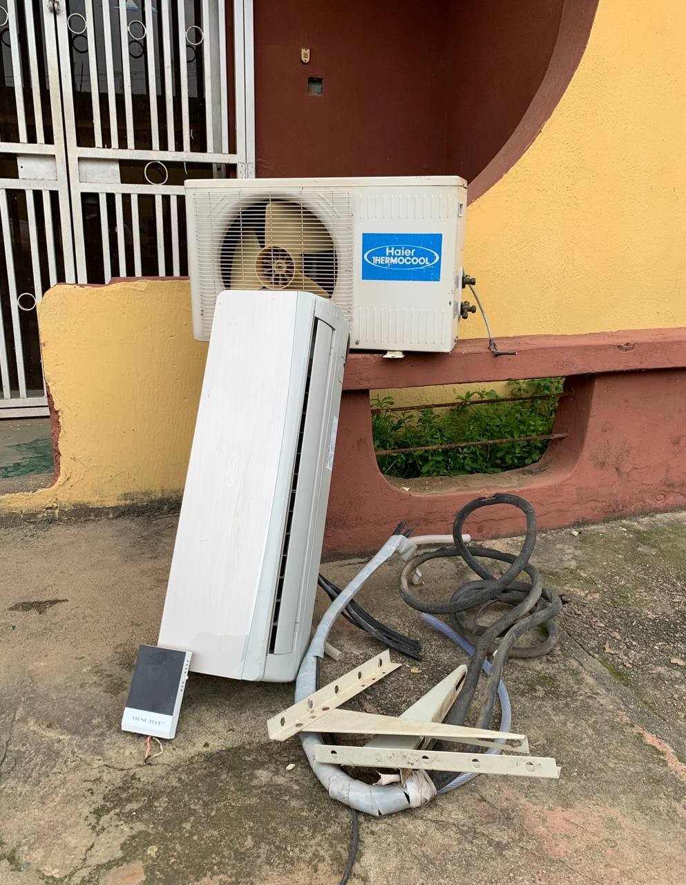 Clean 1Hp Haier Thermocool Air-Conditioner With Voltage Regulator & Kit For-Sale