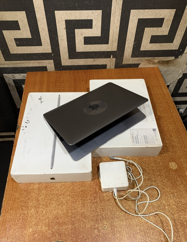 V.Clean 8Gb Ram, 256Gb Ssd, CoreM3, 2017 MacBook Laptop For-Sale
