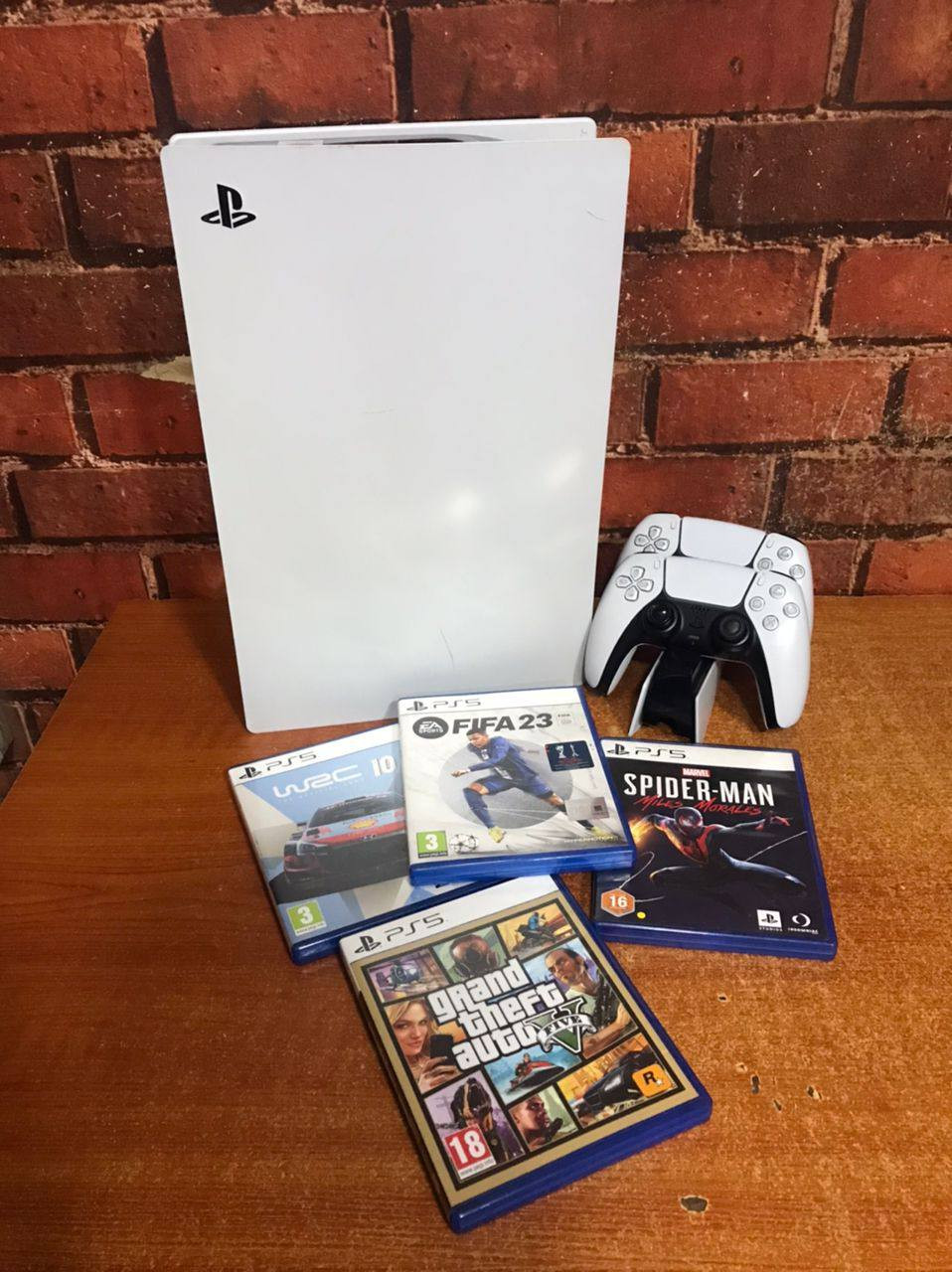 ❌❌SOLD-OUT❌❌ V.Clean PlayStation 5 With 4 different CDs, (FIFA 23, GTA, SpiderMan, WRC 10), 2 cControllers, and Controller Charger For-Sale