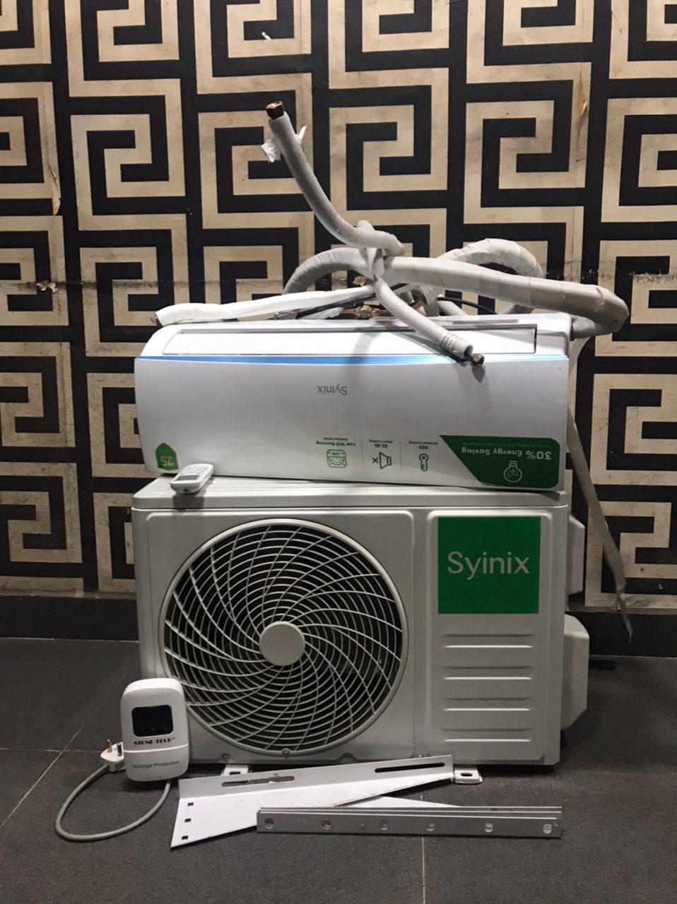 V.Clean, 1Hp, Low Voltage Storage,  Syinix Air-Conditioner With Kit, Outdoor Hanger, Wall Voltage regulator, Already Filled Gas For-Sale