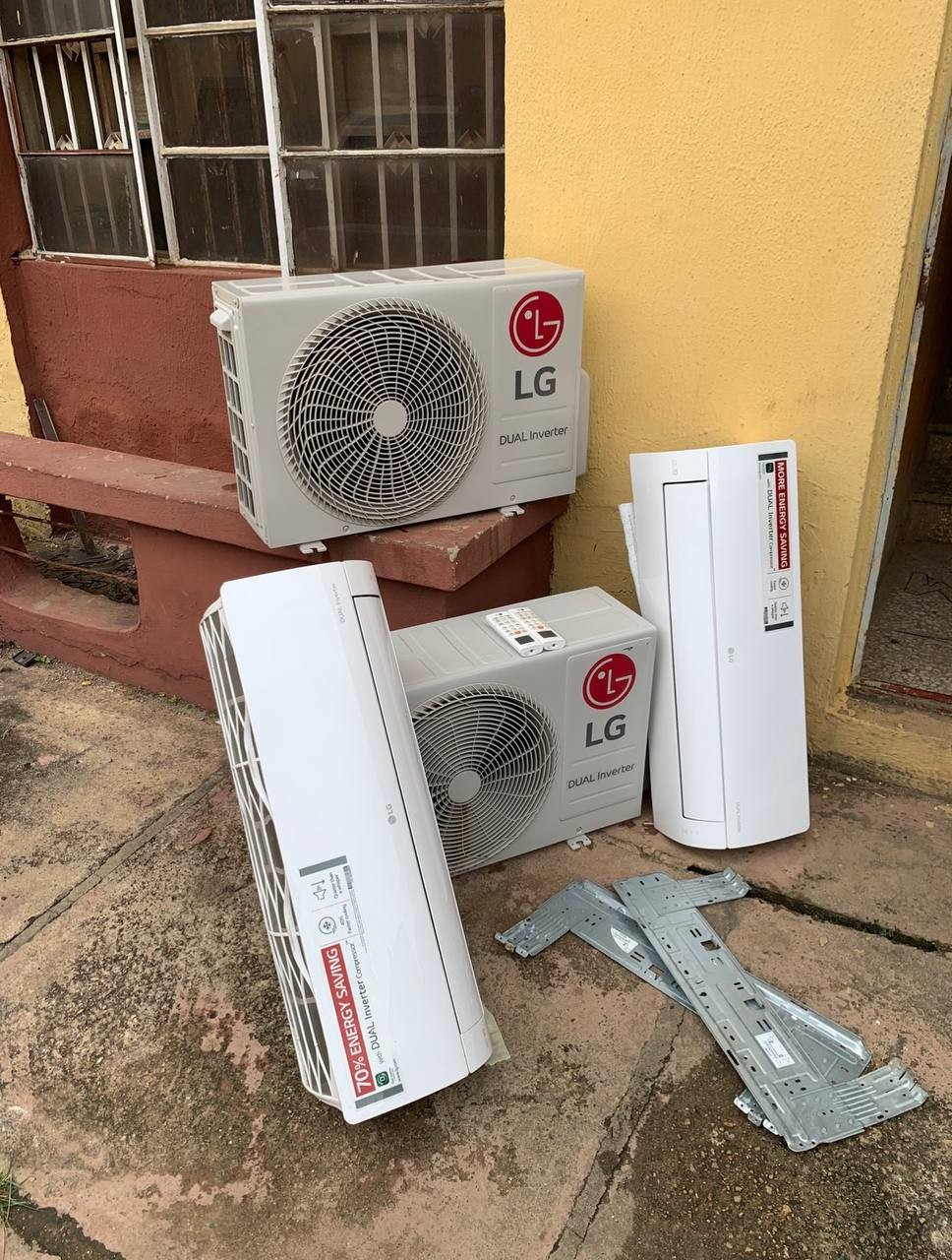 8Weeks Used, 100% Clean 1.5Hp LG Dual Inverter Split Air-Conditioner With Already Filled Gas and Indoor Hanger For-Sale