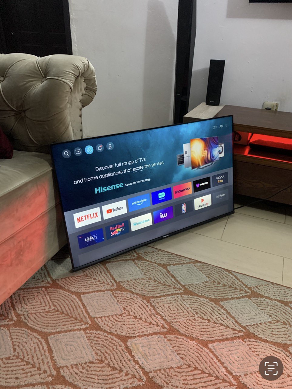 ❌❌SOLD-OUT❌❌ V.Clean, 43Inches, 4k, Smart, Hisense Tv With little-little black dirt at the edges of the screen With doesn’t in any way affect the screen For-Sale
