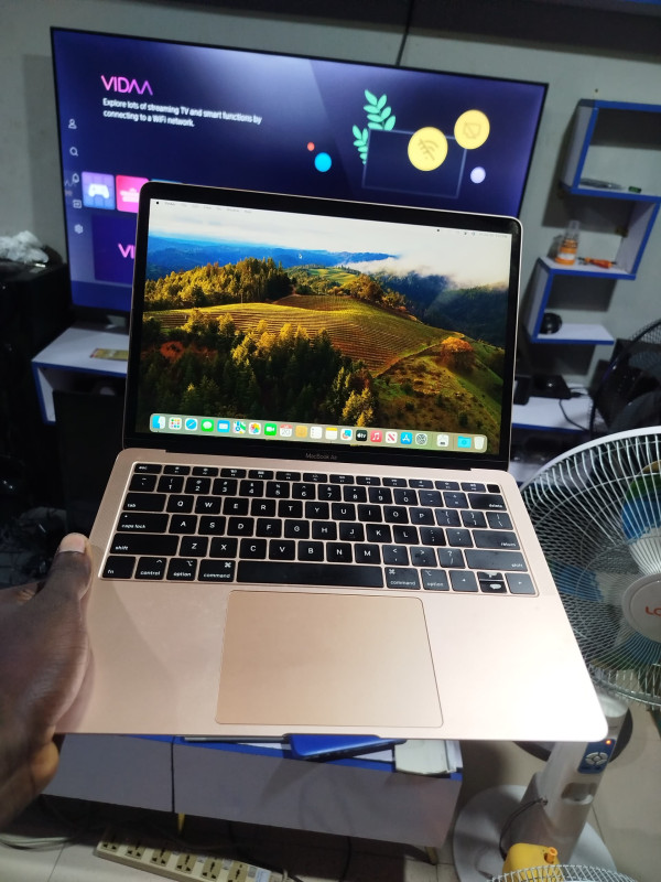 DIRECT USA 13 INCHES MACBOOK AIR 2018 RETINA ||  CORE I5 PROCESSOR || INTEL UHD GRAPHICS || 8GB RAM || 128GB SSD || KEYBOARD LIGHT ||
