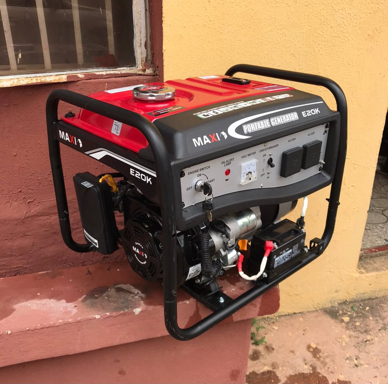 V.Clean, 3Weeks Used Maxi Generator 2.5kva key starter generator For-Sale