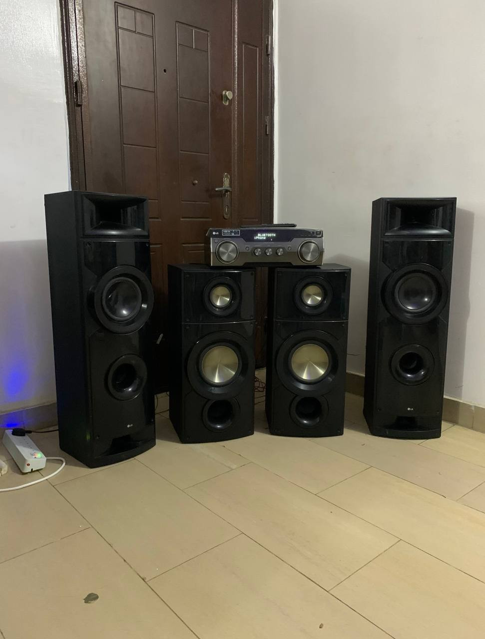 V.Clean 1600W 4.2Ch AV Receiver with DUAL SUBWOOFER, DJ App, FM Radio,Bluetooth For-Sale.