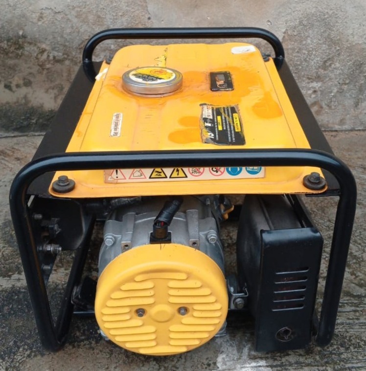 Clean 1.8kva medium elepaq generator for sale