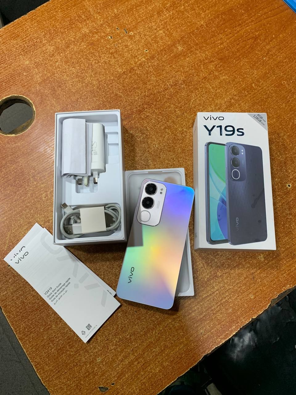 V.Clean 1Month Used, 6Gb Ram, 128Gb Rom, Vivo Y19s With Charger, Box and all For-Sale