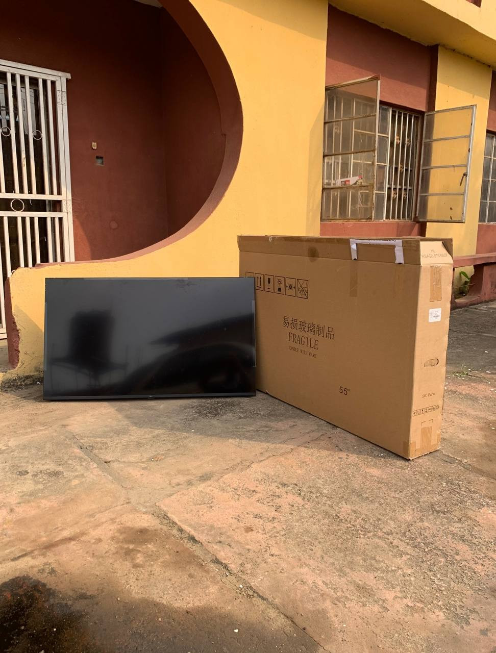 V.Clean, Year 2024 Model, LG Frameless, Bluetooth, With a Universal Tv Caton For Safety For-Sale