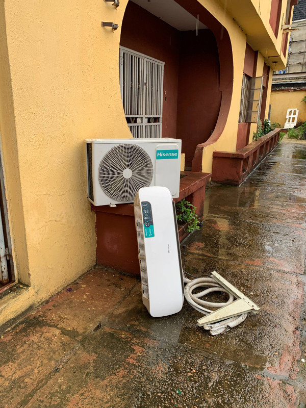 V.Clean 1.5Hp Low Voltage Storage Hisense Air-Conditioner With Kit, Outdoor Hanger and Gas For-Sale [ Product Code >> 0579 ]