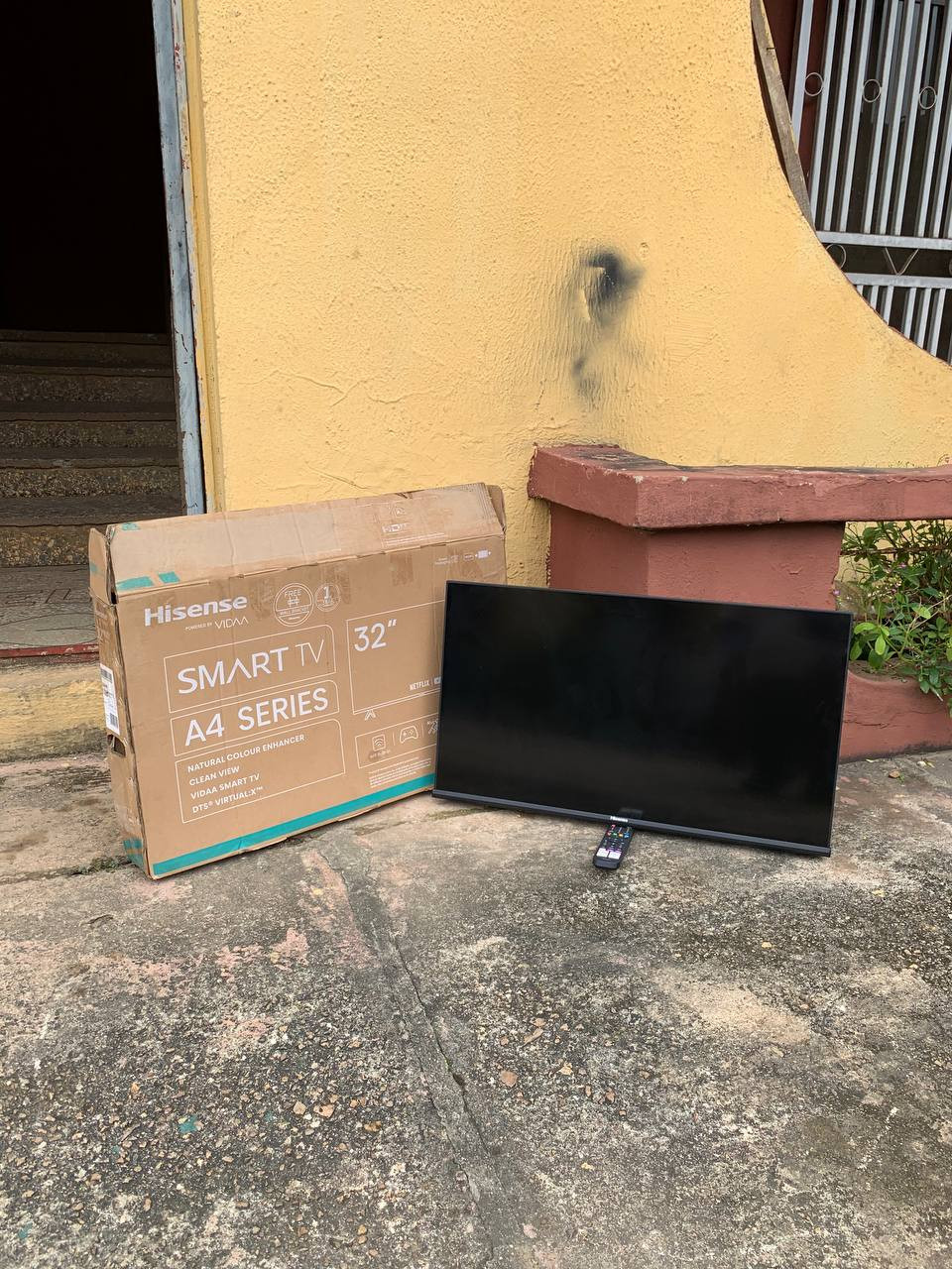 V.Clean 32Inches 4K Smart Hisense Tv With All For-Sale