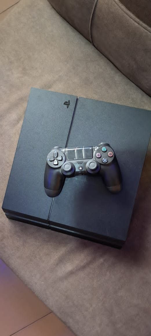 ❌❌SOLD-OUT❌❌ .... Hacked ps4 with 10 games installed and one controller