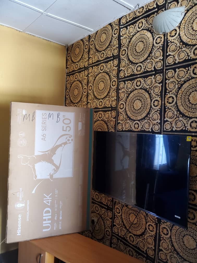 Few months used 50 inches Hisense smart tv for sale..