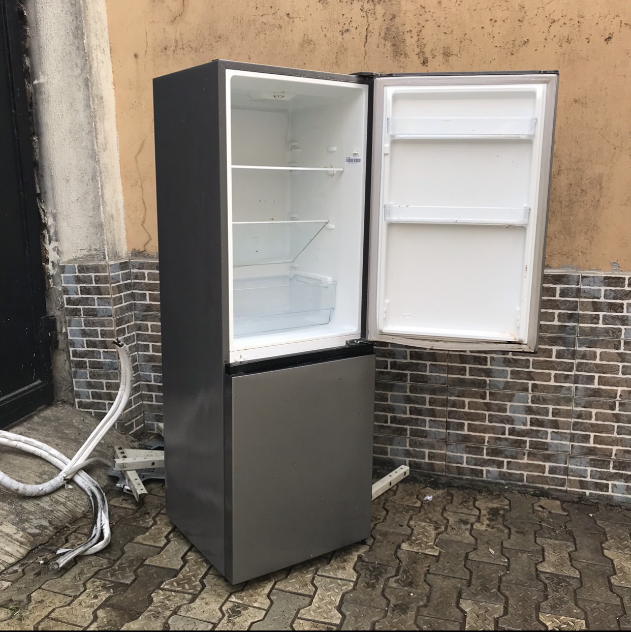 ❌❌SOLD-OUT❌❌ V.Clean Hisense 29DCA 225L Bottom Freezer Refrigerator For-Sale