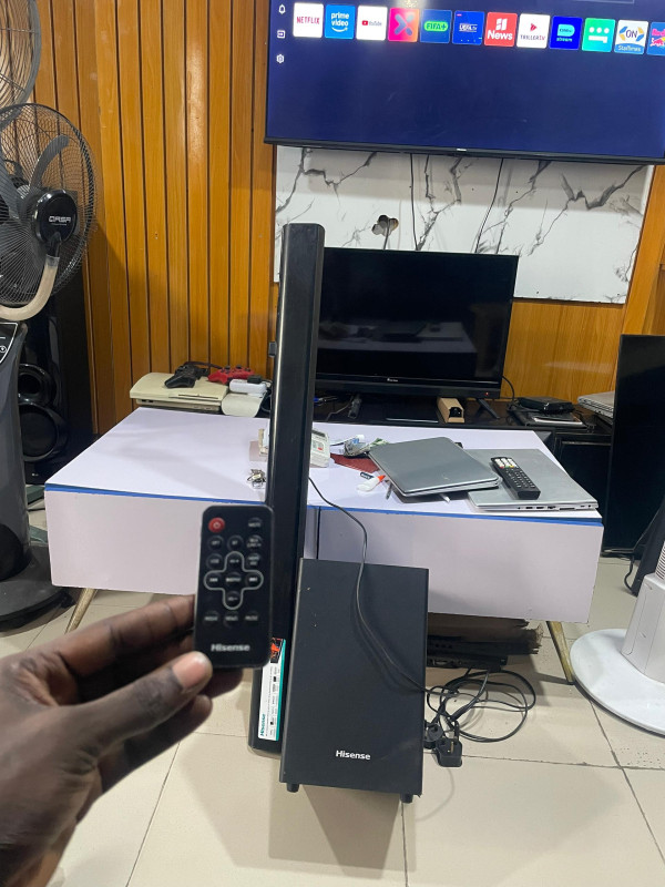 CLEAN 120 WATT HISENSE SOUND BAR WITH REMOTE