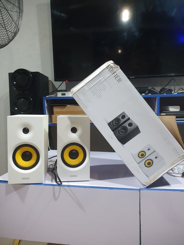 ❌SOLD-OUT ... VERY CLEAN EDIFIER R1080BT MULTIMEDIA TWIN SPEAKER WITH CARTON AND BLUETOOTH ENABLED