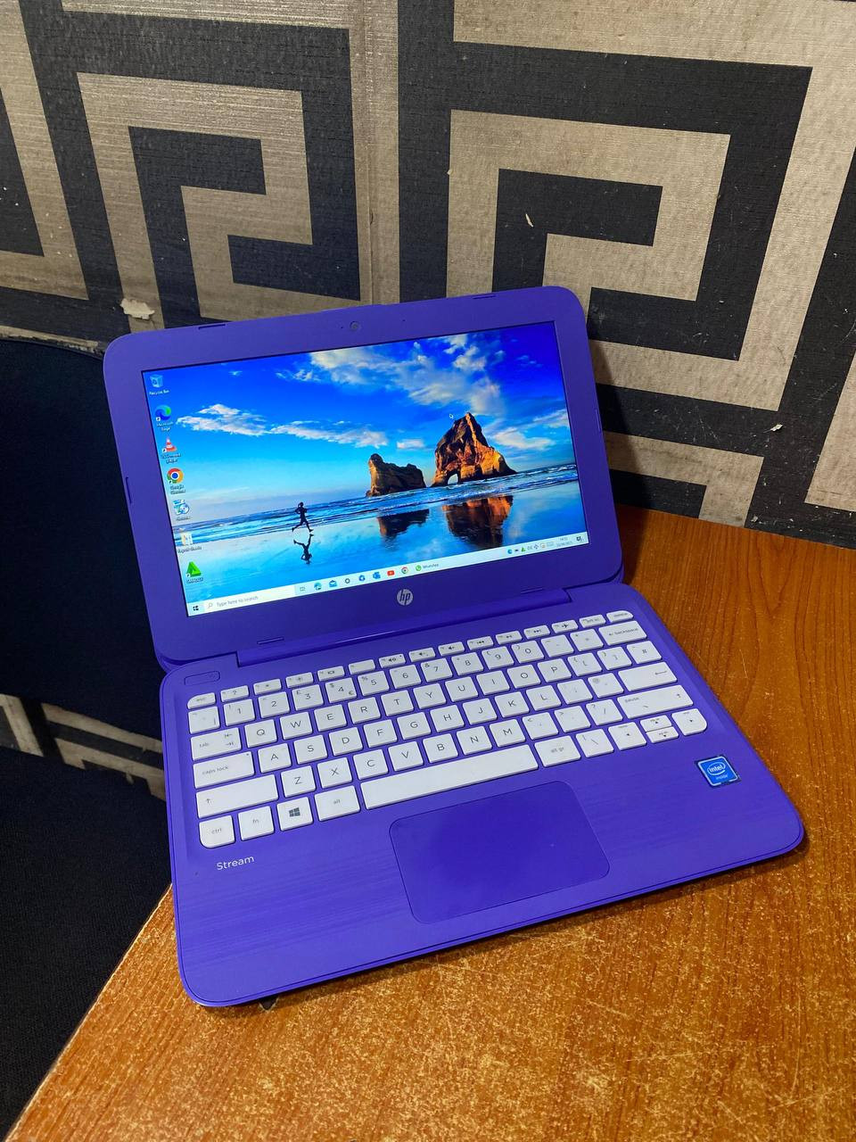 V.Clean 2Gb Ram, 32Gb Ssd, 2-3 Hours Ba3 Life, Hp Stream book Laptop For-Sale