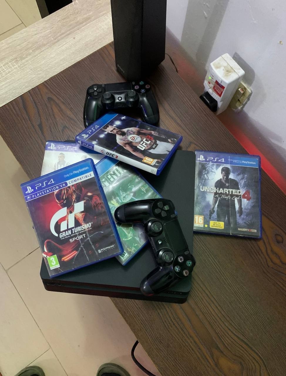 V.Clean Slim PlayStation 4 With 5 different Game Cd and 2Pad ForSale