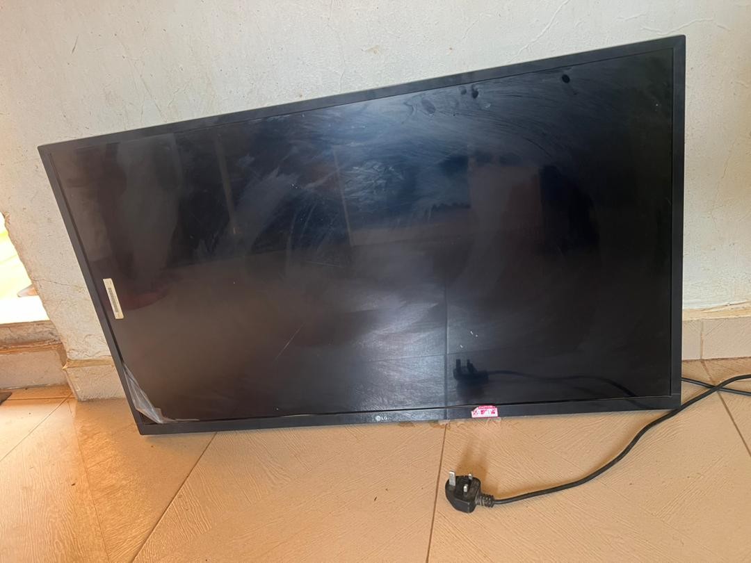 Very clean LG 43Inches LED TV For-Sale