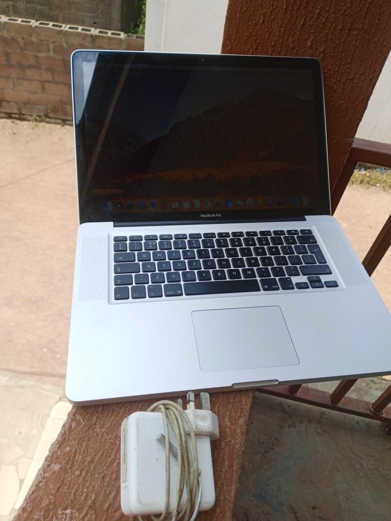 Very neat Macbook-Pro 2011, Corei7, 512ssd, 8gb ram, 2-3hrs ba3 life