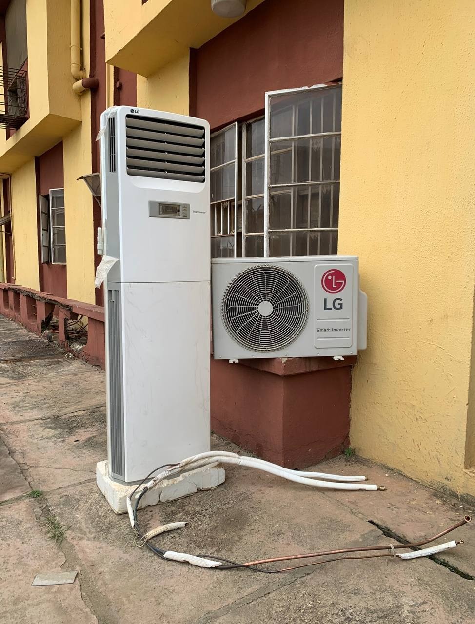 100% Clean LG Floor Standing AC 2.0 HP Inverter with Kit and gas inside