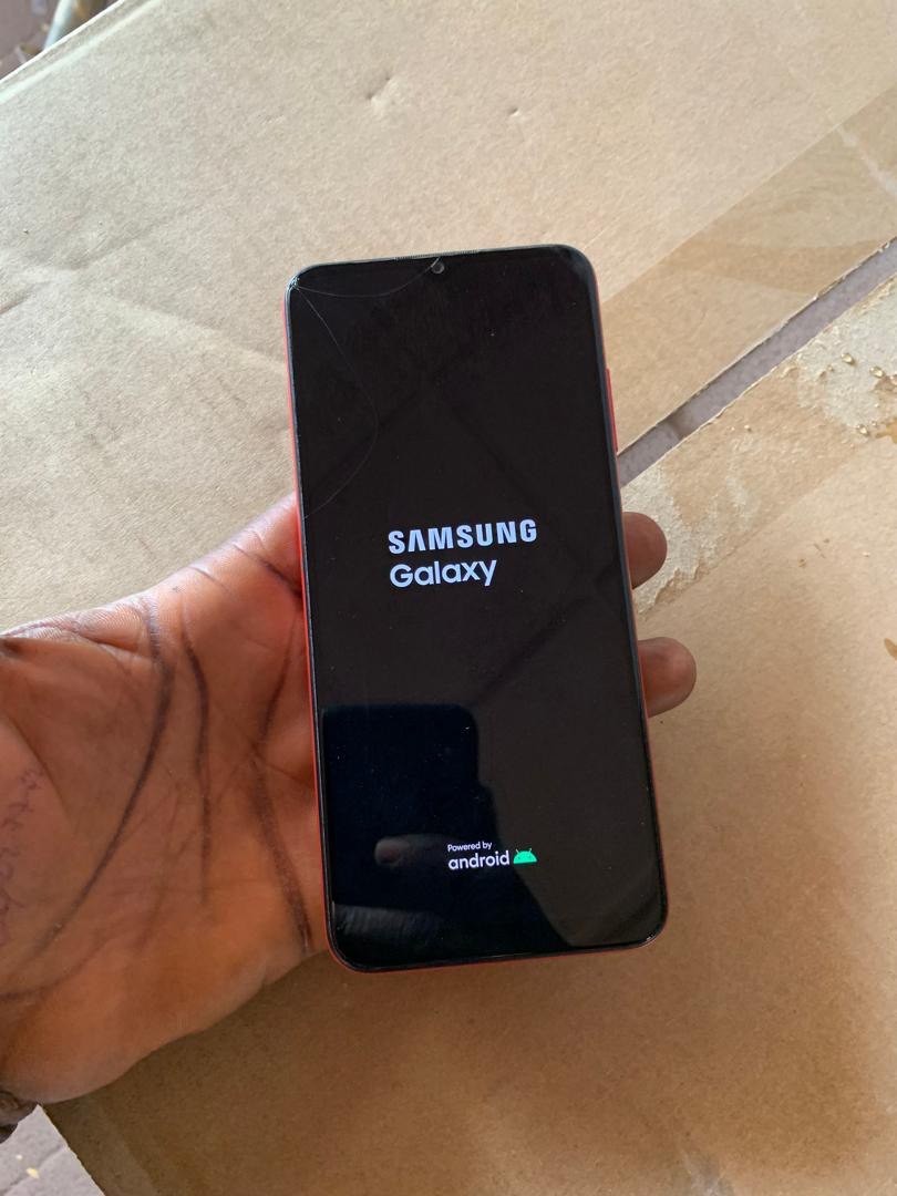 Clean 4Gb Ram, 64Gb Rom Samsung AO3 With Slight Crack For-Sale