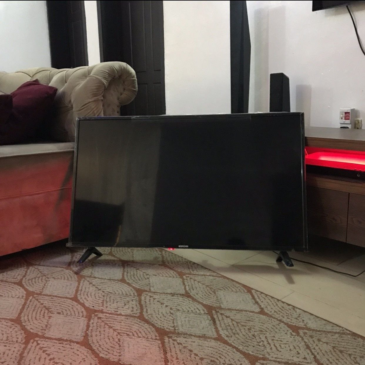 ❌❌SOLD-OUT❌❌...V.Clean Bruhm 43-Inches Full HD LED Tv With a chrome Cast Device For-Sale